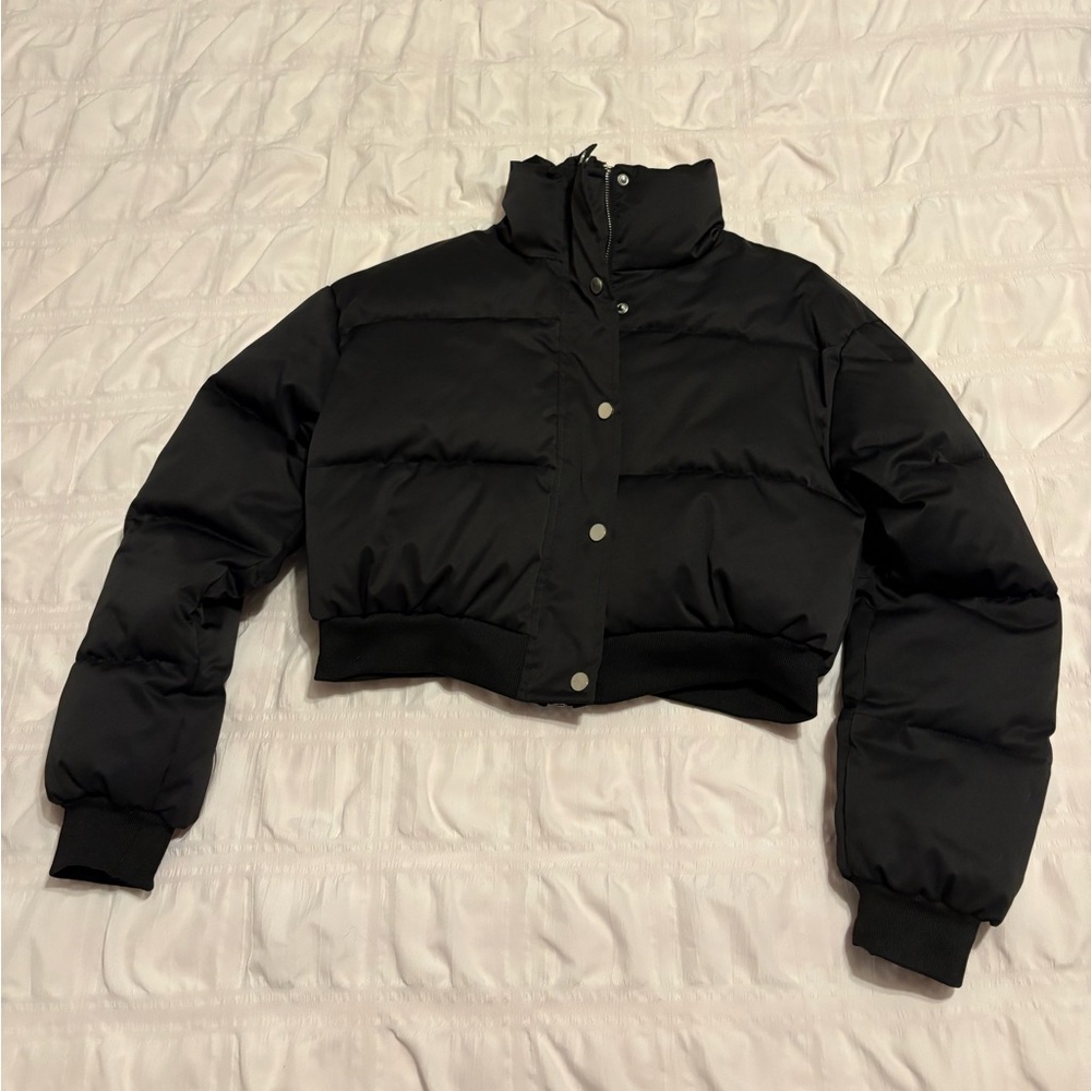 Black cropped puffer jacket size small
